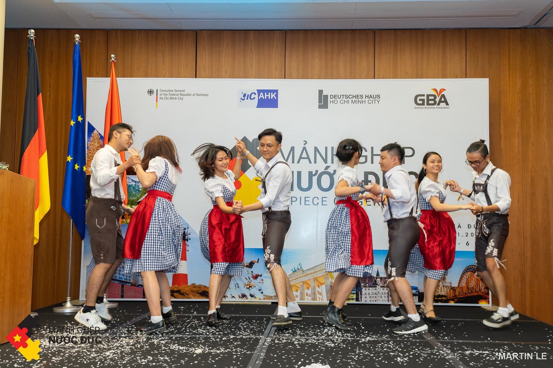 Học viên vui vẻ