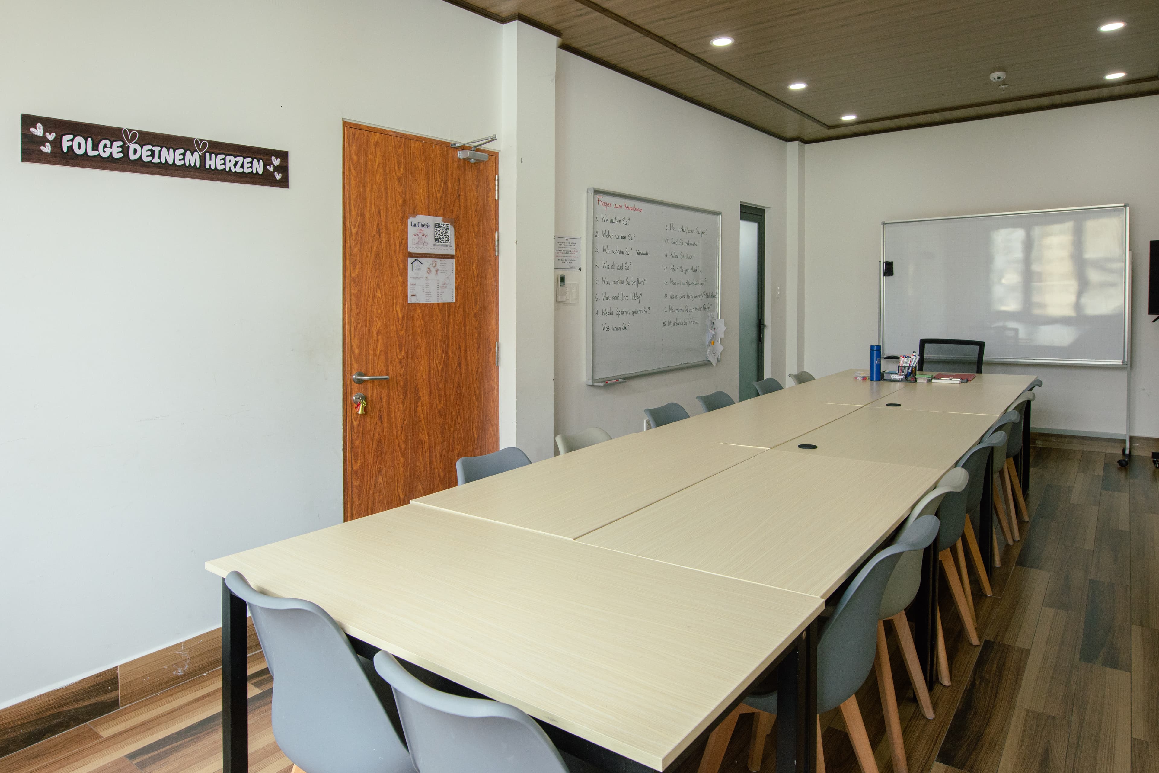 Phòng học 12 chỗ